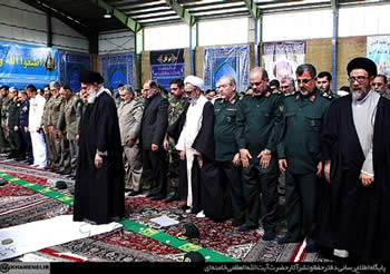 Supreme Leader visits ground forces of Iran’s regular army