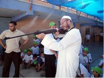 Les dirigeants du Hamas visitent la colonie du camp de réfugiés de Khan Yunis  (Forum du Hamas, 18 juin 2012) 