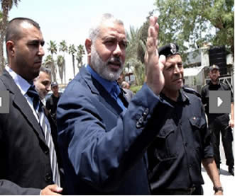 Ismail Haniya at the Rafah crossing en route to Egypt 