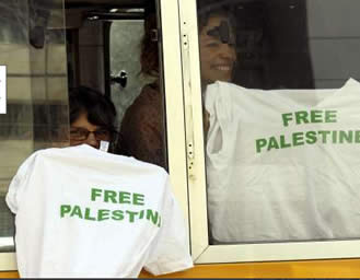 Activistas de la iniciativa ''Bienvenidos a Palestina''en su camino hacia el pasaje Allenbi (el Quds, 27 de agosto de 2012) 