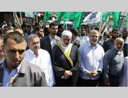 Ismail Haniyah, the head of the de-facto Hamas administration, and top PIJ official Khaled al-Batsh taking part in the protest demonstration in Gaza (Felesteen al-Aan, September 14, 2012).