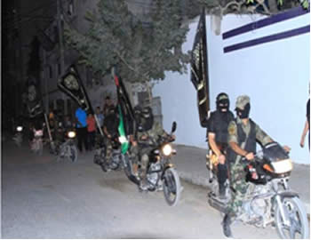 PIJ military wing operatives on a military display in the Gaza City neighborhood of Sajaiya (Jerusalem Brigades website, September 23, 2012)