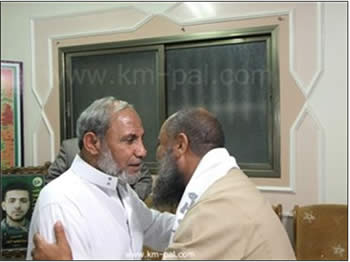 Chairman of the Tunisian Al-Asala party (right) meets in Gaza City with Hamas' Mahmoud al-Zahar (Ma'an News Agency, November 7, 2012).