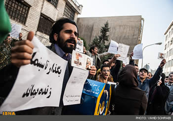 Supporters of I’m a Mother demonstrating outside the Ministry of Islamic Guidance (December 1)