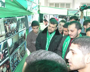 The picture exhibition at Al-Azhar University (Hamas forum website, December 19, 2012).