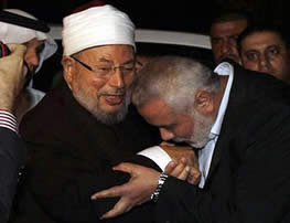 Ismail Haniyeh, head of the de-facto Hamas administration, kisses Al-Qaradawi’s hand during the sheik’s visit to the Gaza Strip (ikhwanonline.com, May 10, 2013)