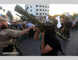 Der militärische Flügel der Hamas präsentiert seine Flugabwehrraketen, angeblich auch eine SAM-7 Rakete (Hamas Forum 14. September 2013).