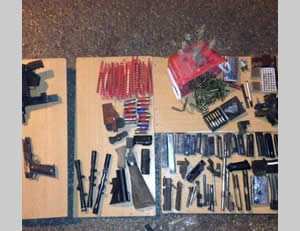 The weapons found during the action in the Kasbah in Hebron (Photo by the spokesman for the Judea and Samaria district)