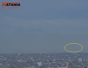 Tir d'une roquette sur Israël depuis une zone urbaine de Gaza (Chaîne Watania, 12 mars 2014). 