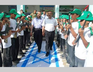 Indoctrinating hatred of Israel: important visitors at the Khan Yunis summer camp are welcomed with a military 