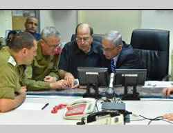 The prime minister and defense minister in military headquarters (Hakirya) in Tel Aviv (Photo by Ariel Harmoni for the ministry of defense, July 18, 2014).