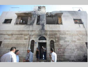 The house in Beit Sahour, near Bethlehem, hit by a Hamas rocket (Alquds.com, August 4, 2014).