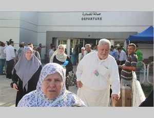 Pilgrims bound for Mecca leave the Gaza Strip through the Rafah crossing (Website of the Palestinian ministry of the interior, September 18, 2014)