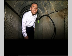 During his visit to Israel UN Secretary General Ban Ki-moon visits the shaft of a terrorist tunnel exposed in Operation Protective Edge