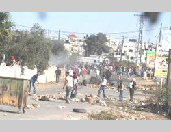 Palestinian rioters confront Israeli security forces in Silwad 