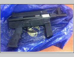 The improvised submachine gun found at a checkpoint near Tulkarm  (IDF Spokesman, May 2, 2015).