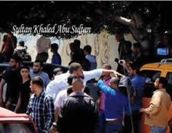 Hamas security forces wearing civilian clothing clash with journalists while dispersing the rally in support of ending the internal Palestinian rift (Facebook page of Fatah, April 29, 2015)