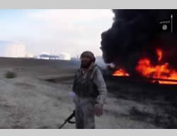 ISIS operative calling on Muslims to wage a jihad against the infidels, with the refineries in the background (Isdarat al-Dawla al-Islamiyya, April 29, 2015)