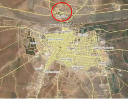 The city of Kobani and, to its north, the border crossing between Syria and Turkey (Wikimapia)