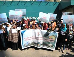 A Palestinian women's organization demonstrates in front of UNRWA headquarters in the Gaza City to protest the delay in rebuilding the Gaza Strip 