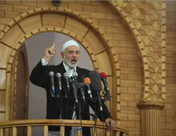 Senior Hamas figure Ismail Haniya giving the Friday sermon in Rafah, where he called for closer ties with Saudi Arabia 