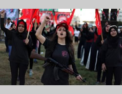 Ceremonia de finalización del curso de defensa personal, dedicado a las chicas, por parte del FPLP (página facebook Quds net, Duniya al Watan, 29 de agosto de 2015)