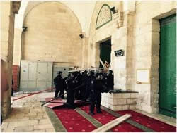 Enfrentamientos en el Monte del Templo entre encapuchados y las fuerzas de seguridad israelíes. (página facebook de la Policía de Israel, 13 de septiembre de 2015). 