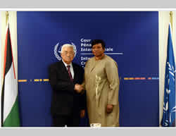 Mahmoud Abbas et Fatou Bensouda à La Haye (Agence de presse Wafa, 30 octobre 2015)