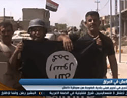 Iraqi Army soldiers in the Fallujah city center holding an ISIS flag (Al-Ghad TV, June 18, 2016). 