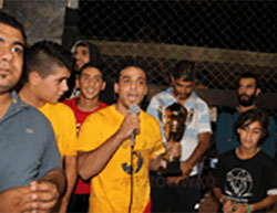 Les joueurs de foot de la province de Bethléem qui ont participé au tournoi organisé en mémoire du terroriste Abd al-Hamid Abu Srour (Site Internet du centre culturel al-Rowwad, 3 juillet 2016)