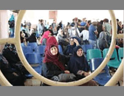 Palestinians at the Rafah crossing wait to leave for Egypt (Palestinian ministry of the interior in the Gaza Strip, October 20, 2016)