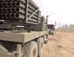 122 mm rockets mounted on a truck. The distant smaller truck carries 50 rocket barrels (Al-Hadath News, November 22, 2016)