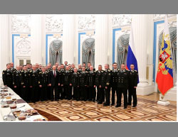 Réunion des membres de la marine russe avec le Président Poutine. 