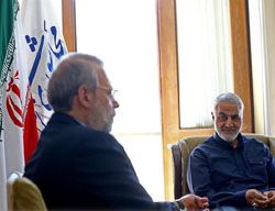 Qasem Soleimani (right) meets with Ali Larijani (Alef, April 19, 2017).