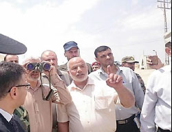 Yahya al-Sinwar (holding binoculars) pays a visit to the Rafah-Egypt border for a first-hand look at the construction of the buffer zone (Facebook page of the Hamas ministry of the interior in the Gaza Strip, July 5, 2017). 