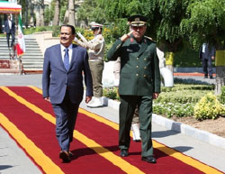 The Iraqi (left) and Iranian ministers of defense (Asr-e Iran, July 23, 2017).