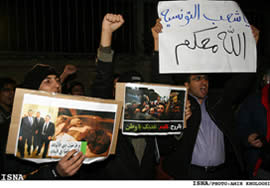 Students demonstrate in front of Egypt’s Interests Section in Tehran, January 29