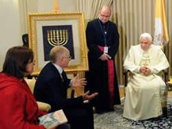 Gilad Shalit's parents meet with the Pope