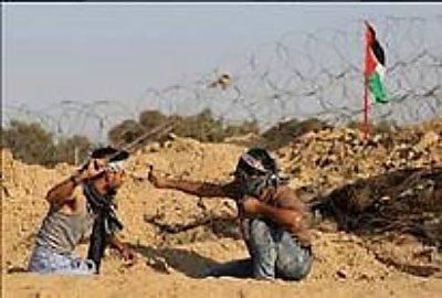 nfrentamientos entre manifestantes y fuerzas de seguridad israelíes en la frontera con la Franja de Gaza (cuenta Twitter de PALDF, 12 de agosto de 2017)