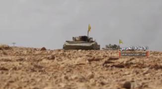 Deux véhicules blindés à l'Est du champ de pétrole T2 près de la frontière syro-irakienne (D'une vidéo produite par l'Institut d'information de combat de l'armée syrienne, publiée sur le site Internet Murasiloun, 4 novembre 2017)