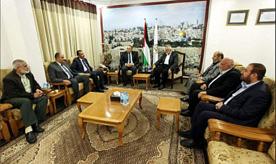 Egyptian security delegation headed by General Sameh Nabil meets with Isma'il Haniyeh and other senior Hamas figures, including Rawhi Mushtaha, Fathi Hamad and Khalil al-Haya (Palinfo Twitter account, December 4, 2017).