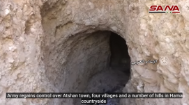 Entrée d'une grotte utilisée par des membres du Siège de Libération d'Al-Sham durant leur séjour dans la région du village d'Atshan (Chaîne Youtube Sana, 30 décembre 2017). 