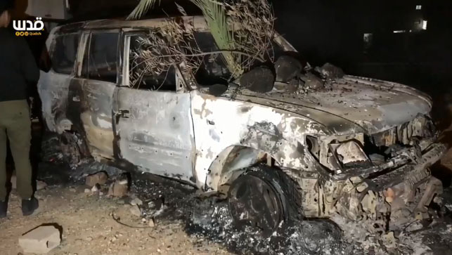 The torched car of the Israeli civilian who mistakenly entered Abu Dis (Palinfo Twitter account, February 3, 2018; QudsN Twitter account, February 2, 2018).