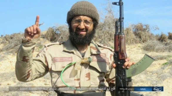 Abu Shamel al-Maqdisi. Un fil vert avec un commutateur pour activer la ceinture d'explosifs à une extrémité est visible sur la photo.