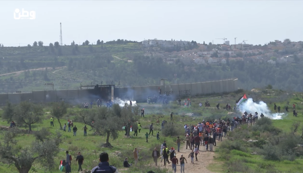 Palestinians clash with Israeli security forces in Bila'in