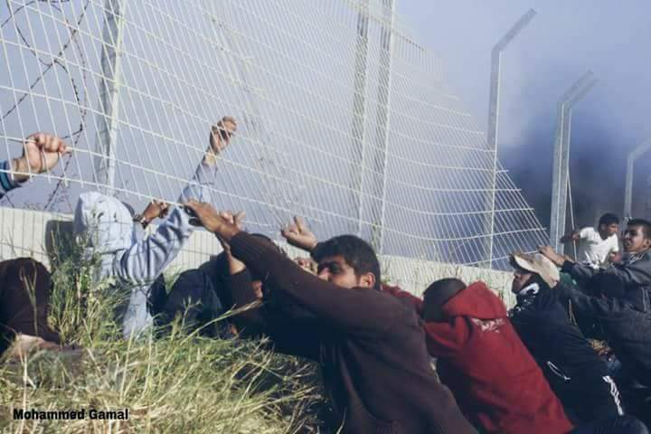 Palestinos saboteando la valla de seguridad en la Franja de Gaza (cuenta Twitter de PALINFO, 7 de abril de 2018)