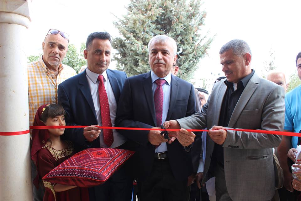 Moussa Shakarneh participating in the opening ceremony of the Land Authority office in Beit Ummar, north of Hebron (Facebook page of the Land and Water Settlement (Registration) Authority, October 8, 2017).