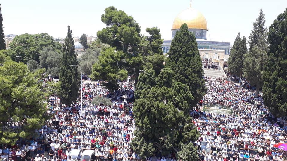 The prayer on the Temple Mount on the last Friday of Ramadan (official Fatah Facebook page, June 8, 2018).