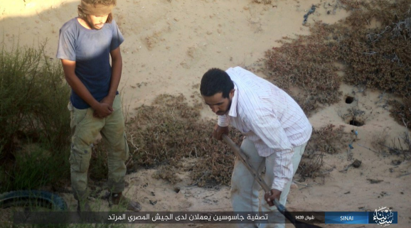 Suspected collaborator with the Egyptian army digging his own grave before being beheaded by ISIS operatives (Haqq, June 21, 2018)