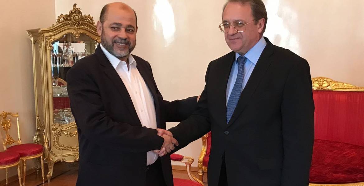 Musa Abu Marzouq (à droite) serre la main du ministre russe des Affaires étrangères, Mikhail Bogdanov (Site Internet du Hamas, 25 juin 2018)